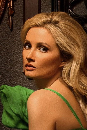 Cover image for Holly Madison