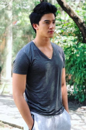 Cover image for Tiến Vũ
