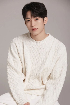 Cover image for Kim Hyun Wook