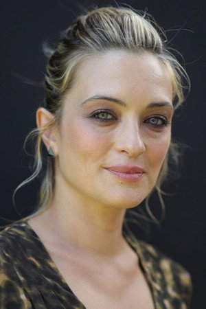 Cover image for Carolina Crescentini
