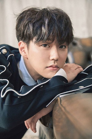 Cover image for Byun Jun-suk