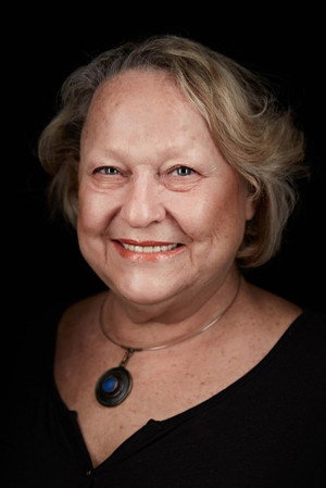 Cover image for Lenka Loubalová