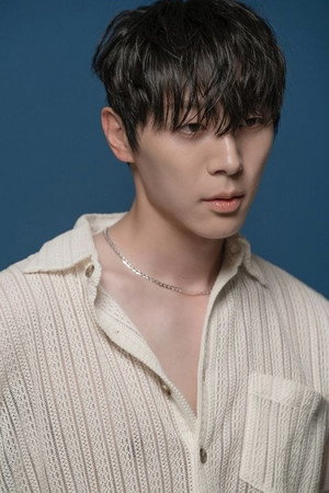 Cover image for 신현수