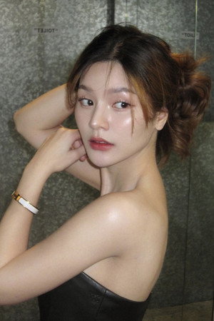 Cover image for Raweephan Siriwattana