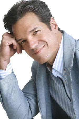 Cover image for Carlos Machado