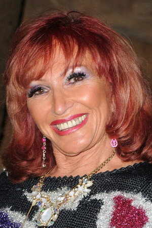 Cover image for Roz Kelly
