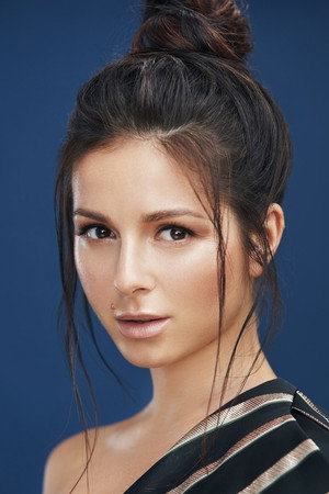 Cover image for Anna Shurochkina