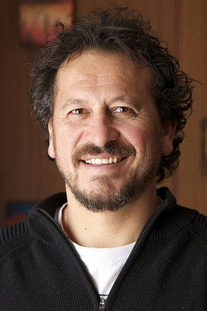 Cover image for Julian Arahanga