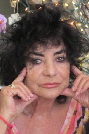 Cover image for Helena Kallianiotes
