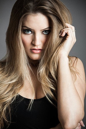 Cover image for Justine Ezarik