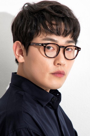 Cover image for Lee Hae-woon