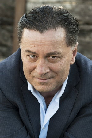 Cover image for Ömer Simsek