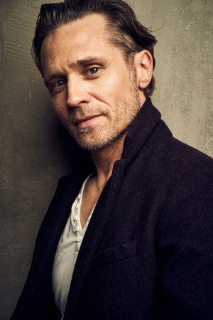 Cover image for Seamus Dever
