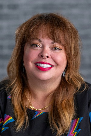 Cover image for Deanna Thompson