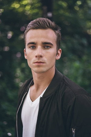 Cover image for Landon Taverniér