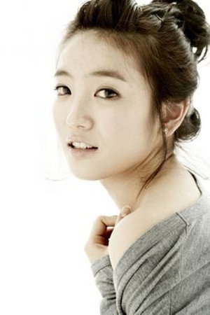 Cover image for Ahn Ji-hyun