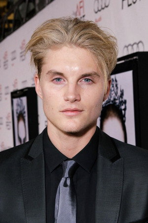 Cover image for Toby Hemingway