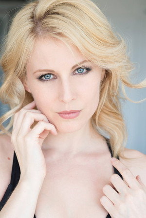 Cover image for Alison MacInnis
