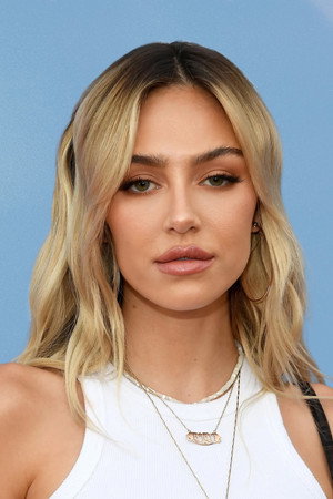 Cover image for Delilah Hamlin