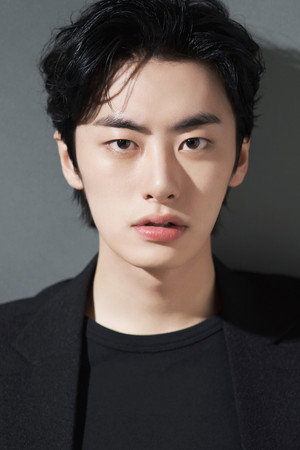 Cover image for Lee Won-jeong