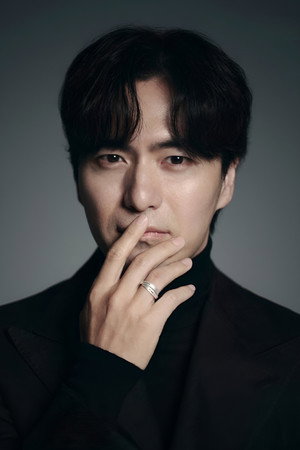Cover image for Ли Джин-ук