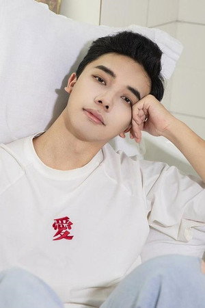 Cover image for Zhuoting Li
