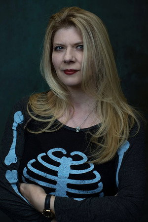 Cover image for Izzy Lee