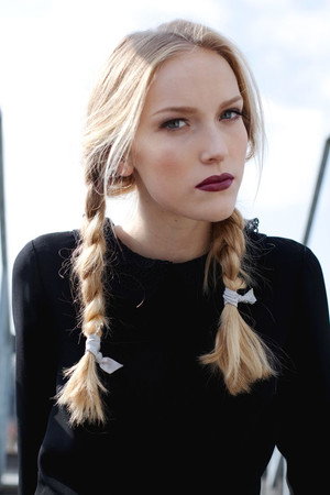 Cover image for Elina Loukas