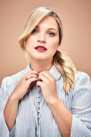 Cover image for Vanessa Ray