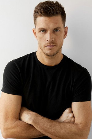 Cover image for Logan Macrae