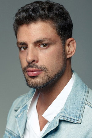 Cover image for Cauã Reymond