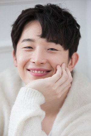 Cover image for Lee Je-yeon