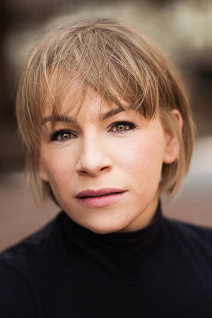 Cover image for Fiona Skinner