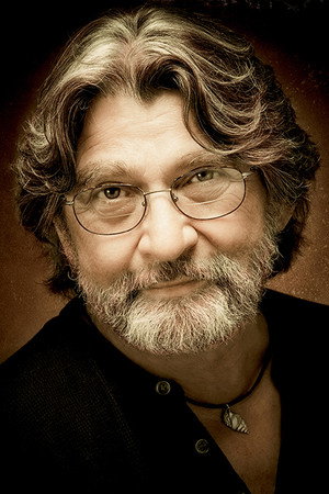 Cover image for Ronald Víctor García
