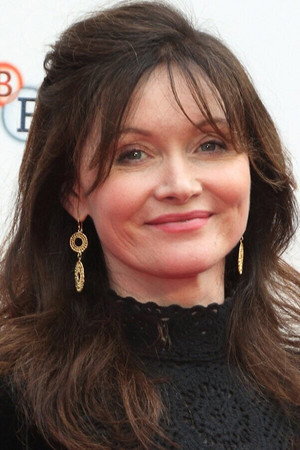 Cover image for Essie Davis