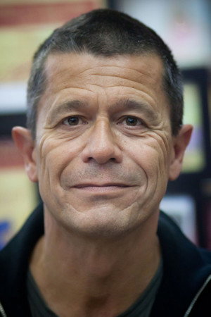 Cover image for Emmanuel Carrère