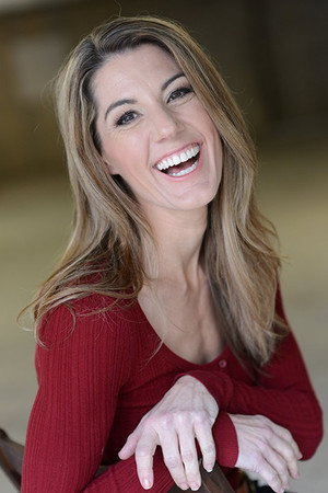 Cover image for Tomi Lavinder