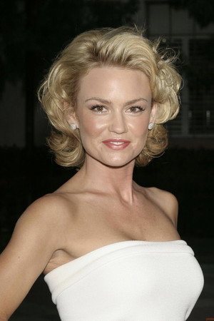 Cover image for Kelly Carlson