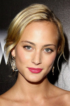 Cover image for Nora Arnezeder