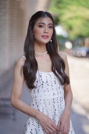 Cover image for ชนิภรณ์ ทรัพย์มี