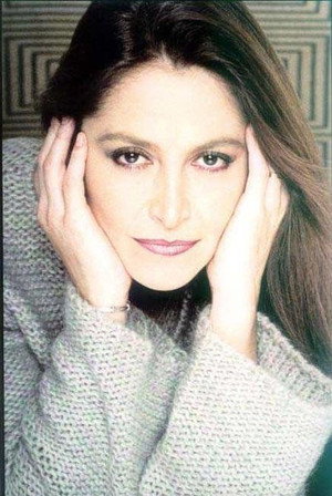 Cover image for Daniela Romo