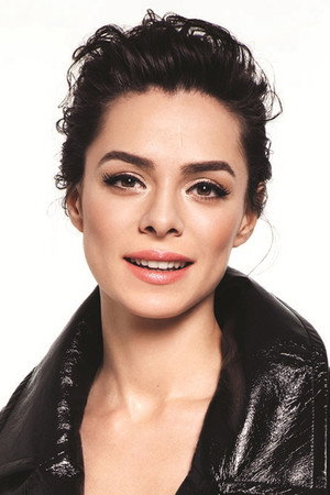 Cover image for Özge Özpirinçci