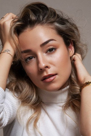 Cover image for Samia Hofmann