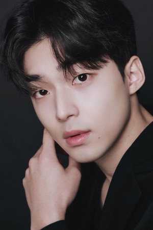 Cover image for 김강민