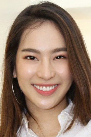 Cover image for อภิชญา พานิชตระกูล