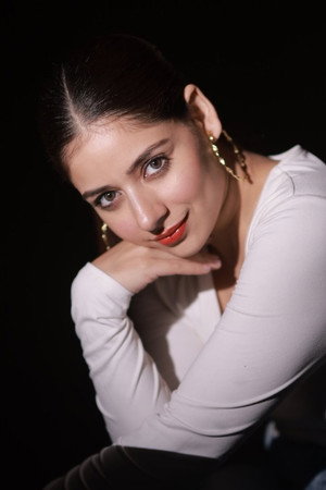 Cover image for Tania