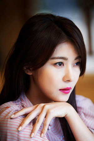 Cover image for 하지원
