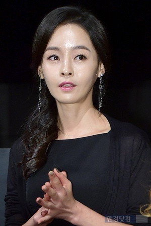 Cover image for 윤설희