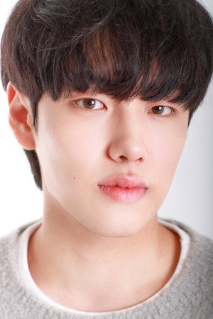 Cover image for 윤현수