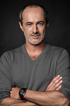 Cover image for Carlos Alcántara